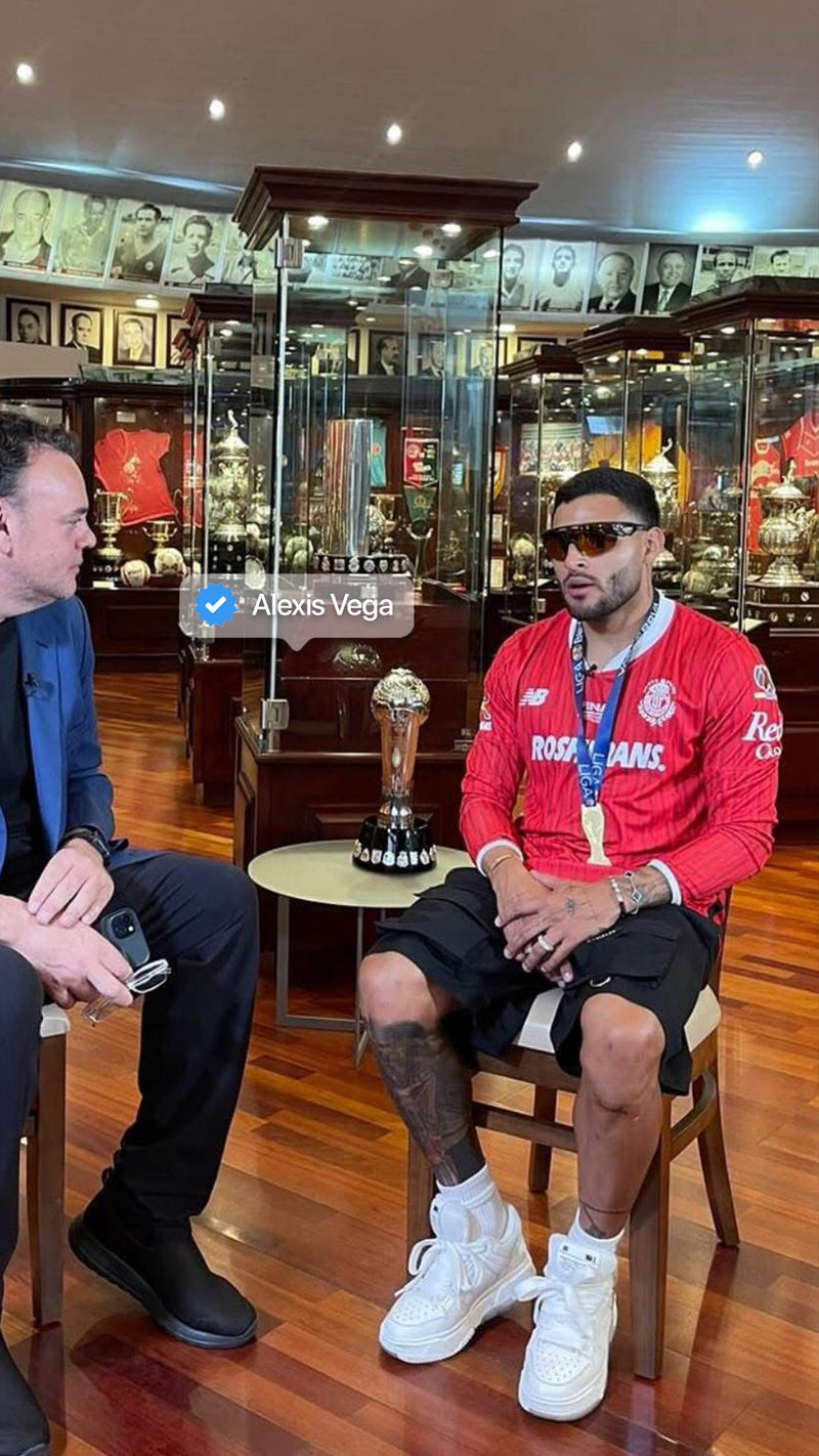 MB BLACK CARGO SHORTS