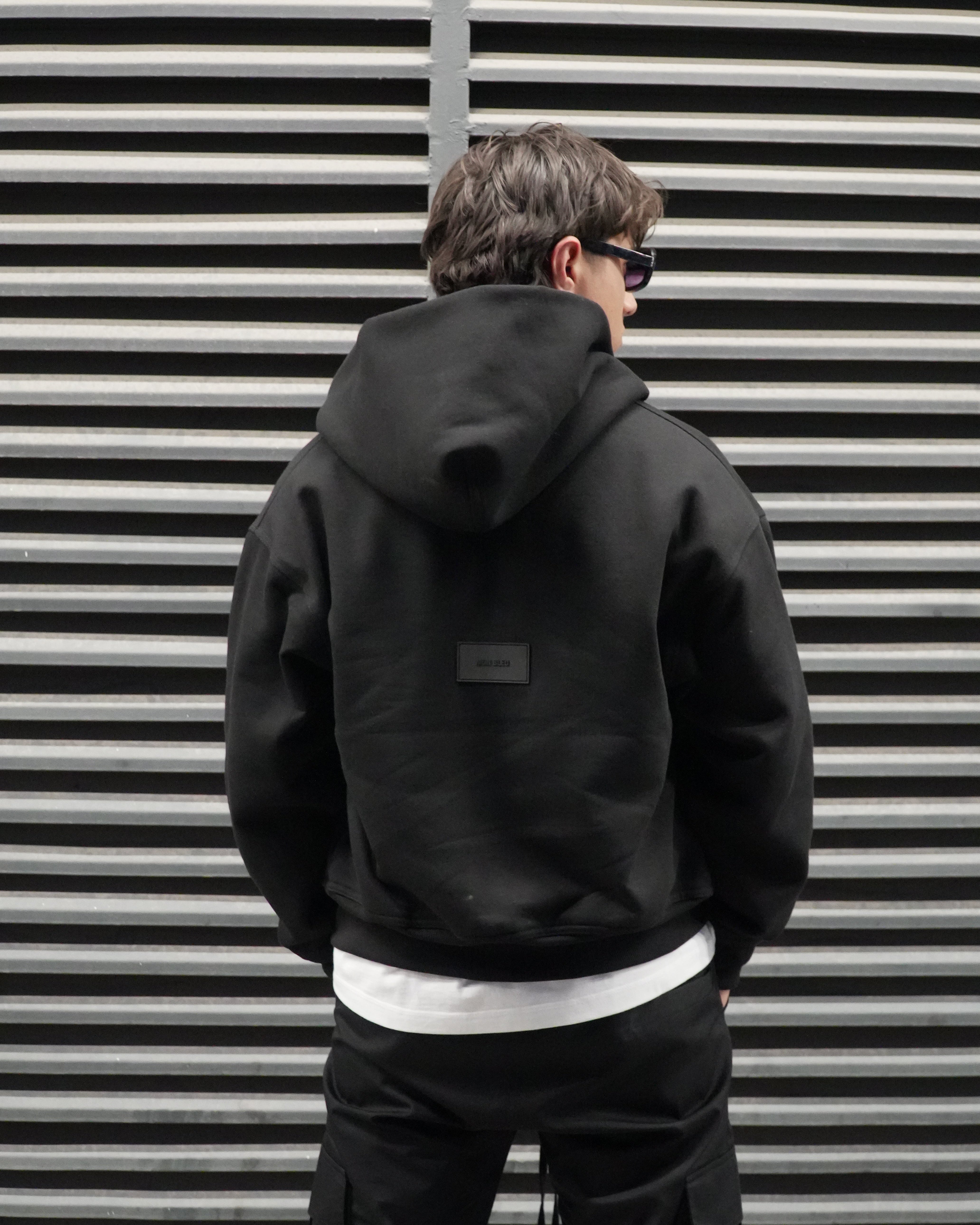 BASIC BLACK HOODIE