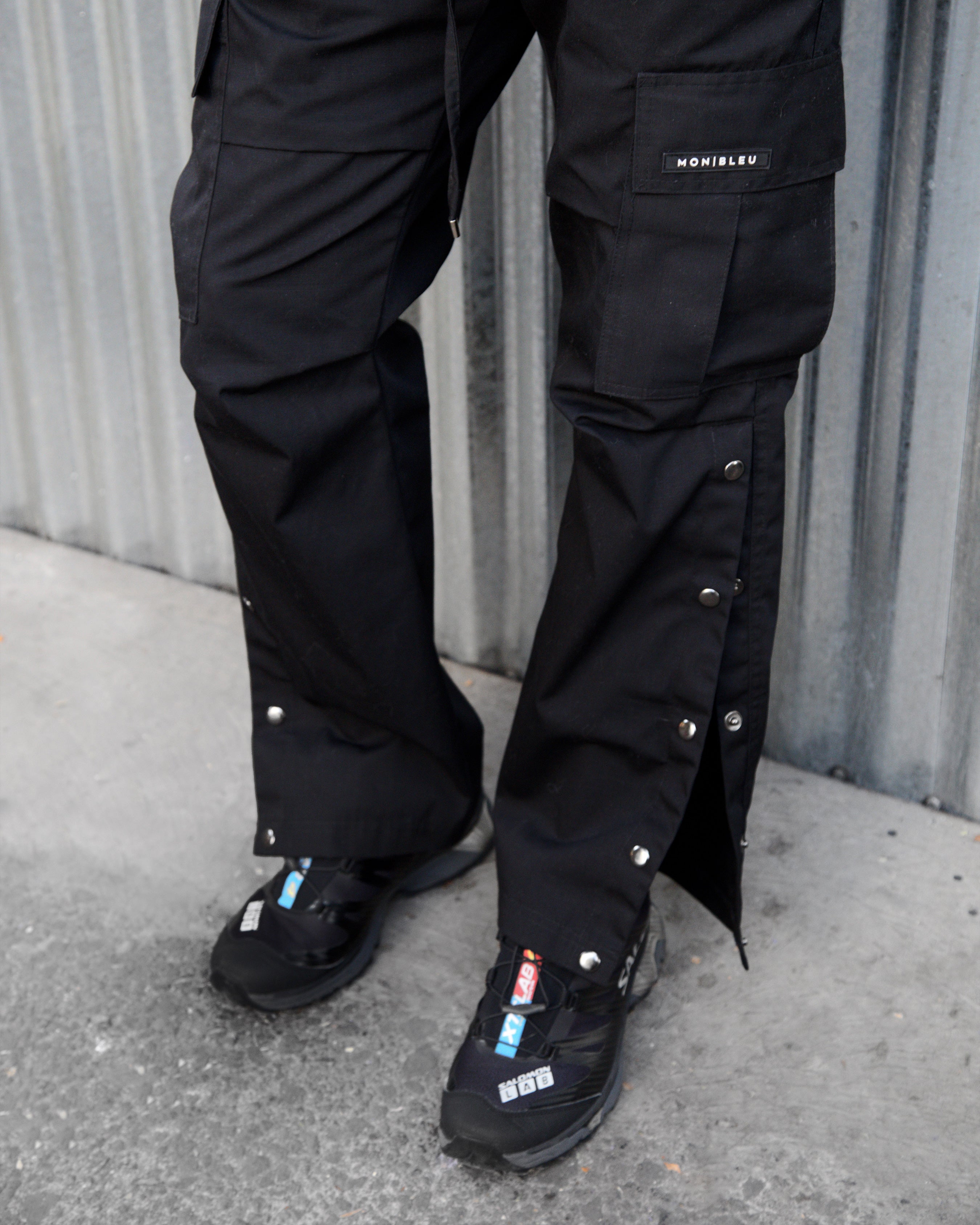 MB BLACK CARGO PANTS