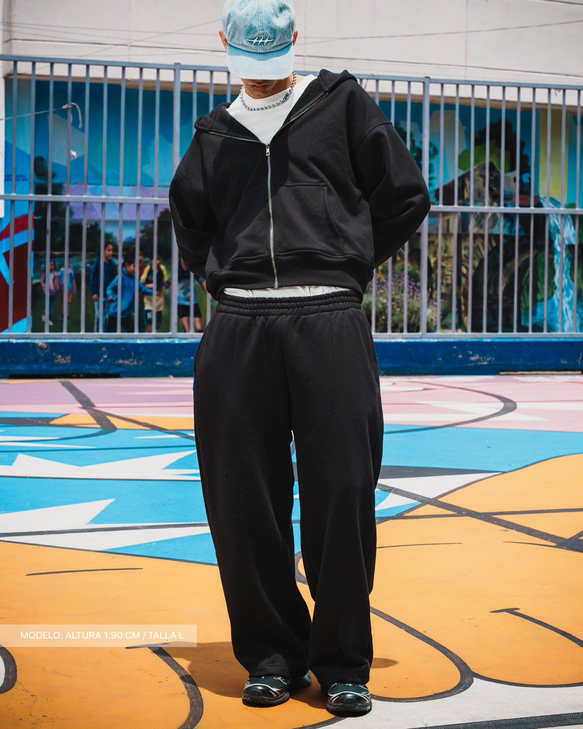 BASIC BLACK HOODIE