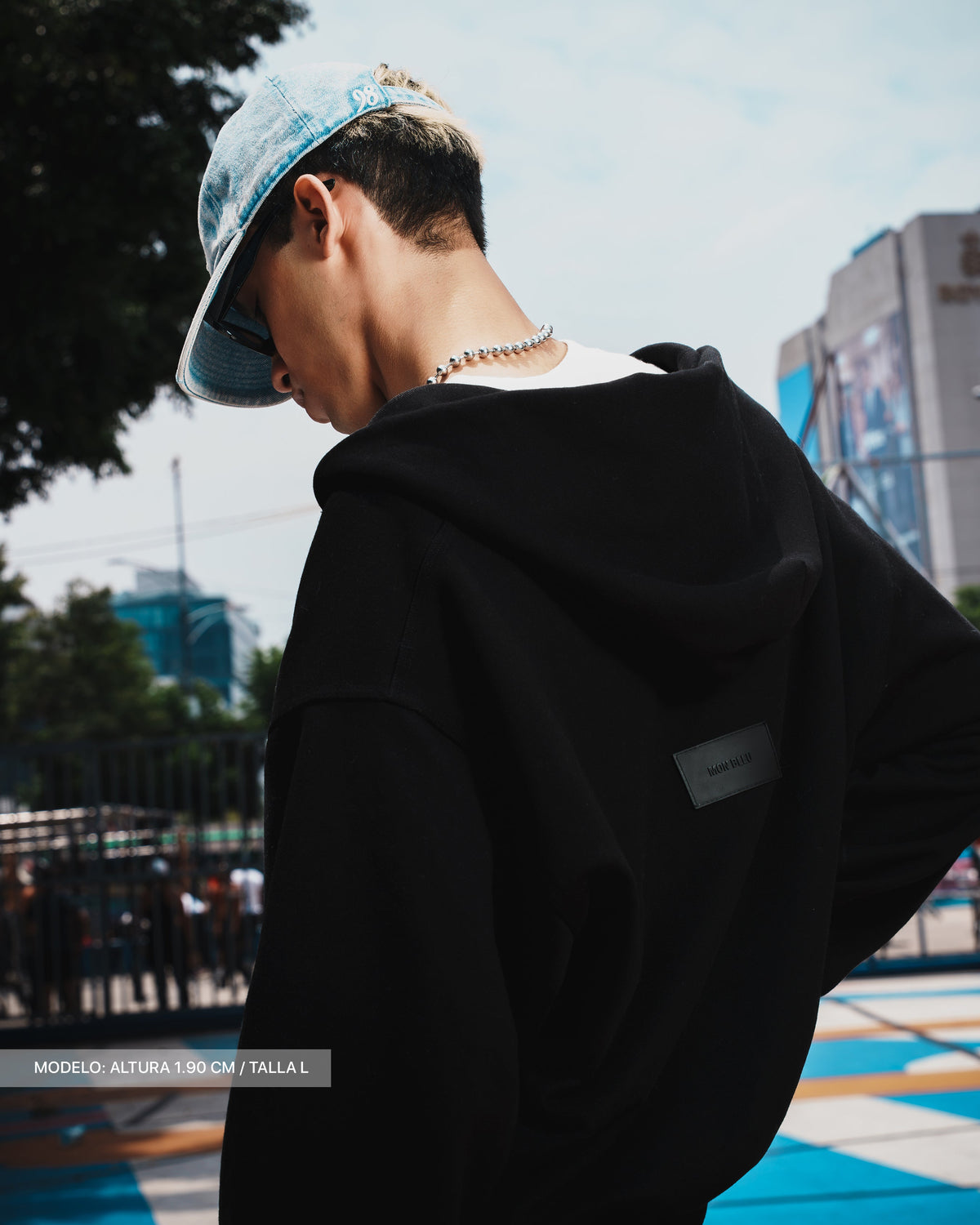 BASIC BLACK HOODIE